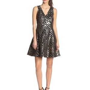 VINCE CAMUTO V-Neck Fit Flare Metallic Gold Black Jacquard Dress Size 10